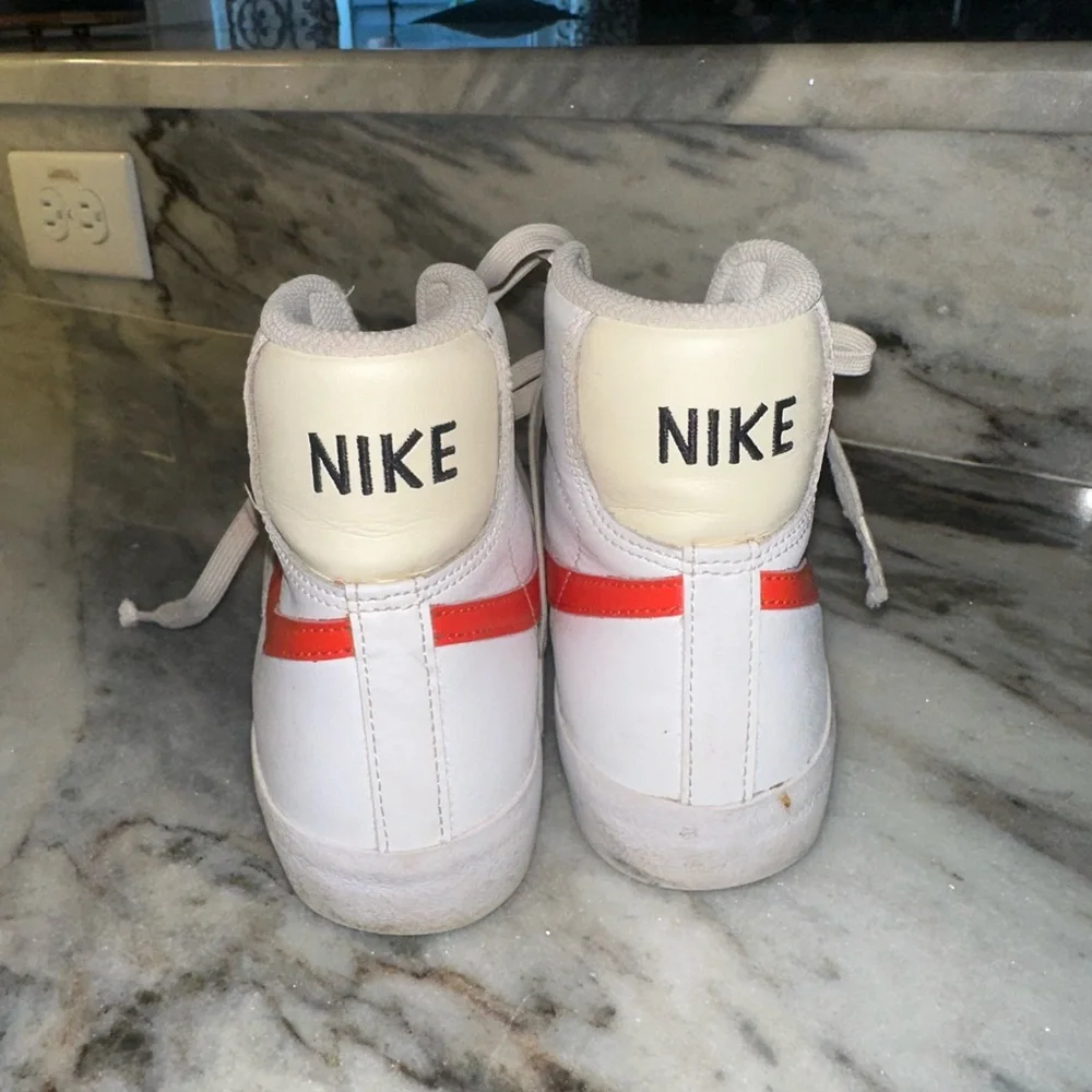 Nike Youth Size‎ 4.5 High-Top Sneakers